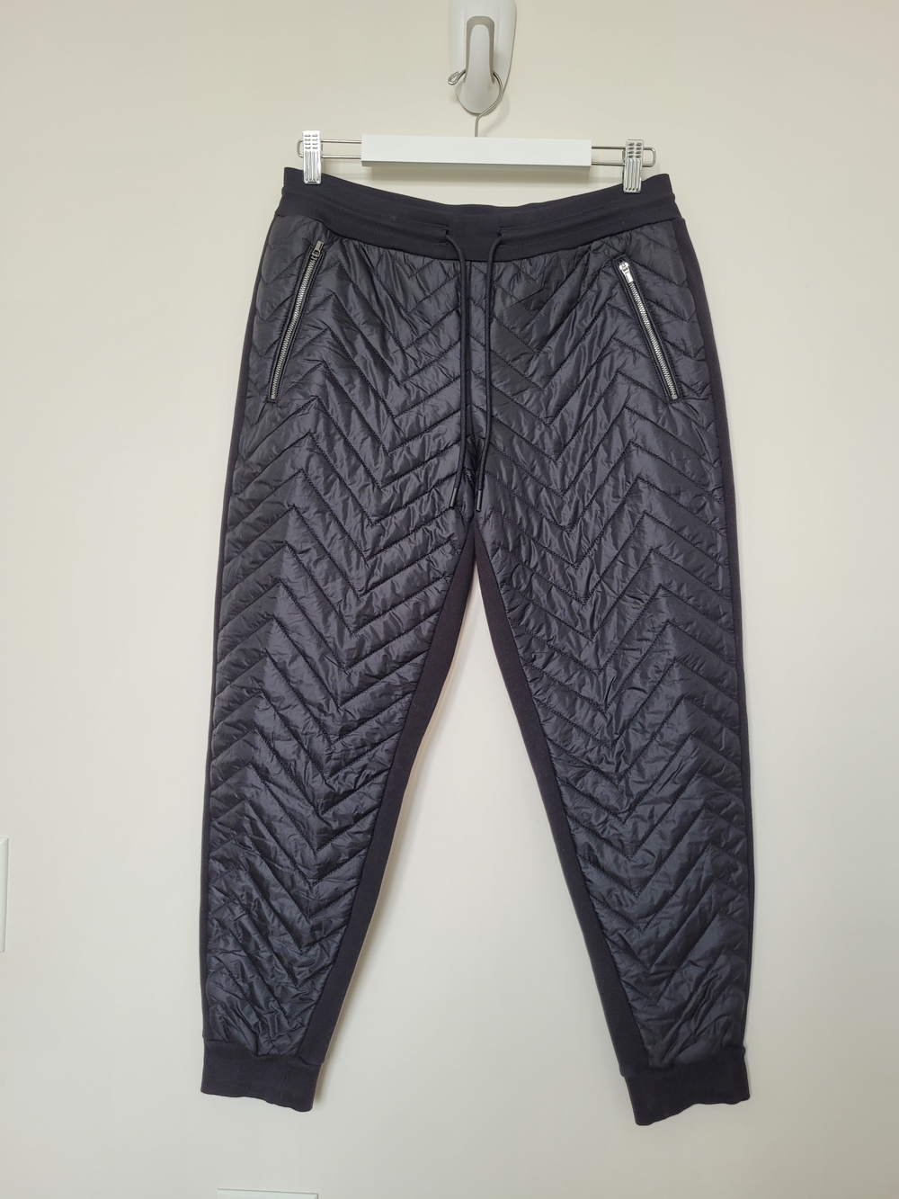 Athleta Après Ski Down Joggers Women Quilted Black Pants Size 8 Petite